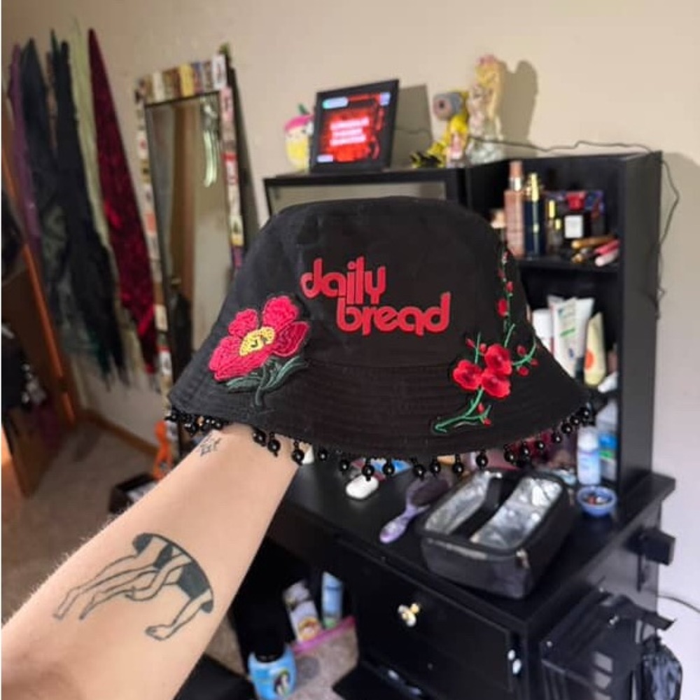 Black Daily Break Bucket Hat with Floral Embroidery